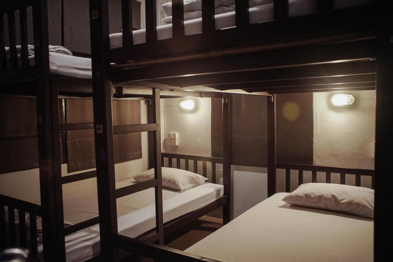 Some Rest Hostel Bangkok Bagian luar foto
